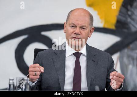 Ministerpräsidentenkonferenz, PK im Bundeskanzleramt, Berlino, 20.06.2024 Olaf Scholz Bundeskanzler der Bundesrepublik Deutschland, SPD bei einer Pressekonferenz nach der Ministerpräsidentenkonferenz mit den Regierungschefinnen und Regierungschefs der Länder im Bundeskanzleramt, Berlino, 20.06.2024 Berlin Bundeskanzleramt *** Conferenza dei presidenti dei ministri, Conferenza stampa presso la Cancelleria federale, Berlino, Berlino, 20 06 2024 Olaf Scholz Cancelliere federale della Repubblica federale di Germania, SPD in una conferenza stampa dopo la Conferenza dei presidenti dei ministri con i capi di governo del federale Foto Stock