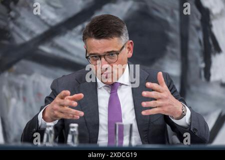 Ministerpräsidentenkonferenz, PK im Bundeskanzleramt, Berlino, 20.06.2024 Boris Rhein Hessischer Ministerpräsident, CDU bei einer Pressekonferenz nach der Ministerpräsidentenkonferenz mit den Regierungschefinnen und Regierungschefs der Länder im Bundeskanzleramt, Berlino, 20.06.2024 Berlin Bundeskanzleramt *** Conferenza dei presidenti dei ministri, conferenza stampa presso la Cancelleria federale, Berlino, 20 06 2024 Boris Rhein Hessian Minister President, CDU in conferenza stampa dopo la Conferenza dei presidenti dei ministri con i capi di governo degli stati federali presso la Cancelleria federale di Berlino, Foto Stock
