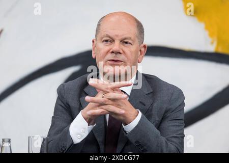 Ministerpräsidentenkonferenz, PK im Bundeskanzleramt, Berlino, 20.06.2024 Olaf Scholz Bundeskanzler der Bundesrepublik Deutschland, SPD bei einer Pressekonferenz nach der Ministerpräsidentenkonferenz mit den Regierungschefinnen und Regierungschefs der Länder im Bundeskanzleramt, Berlino, 20.06.2024 Berlin Bundeskanzleramt *** Conferenza dei presidenti dei ministri, Conferenza stampa presso la Cancelleria federale, Berlino, Berlino, 20 06 2024 Olaf Scholz Cancelliere federale della Repubblica federale di Germania, SPD in una conferenza stampa dopo la Conferenza dei presidenti dei ministri con i capi di governo del federale Foto Stock