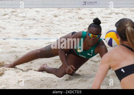 21 giugno 2024, Tlaxcala, Ciudad de Mexico, Messico: Thornia Mitchell #1 del Team Grenade compete contro il Team Canada durante la partita femminile del Norceca 2024 Beach Volleyball Olympic Qualification Tournament . Il Canada batte Granada 2 set a 0. Il 21 giugno 2024 a Tlaxcala, Messico. (Credit Image: © Essene Hernandez/eyepix via ZUMA Press Wire) SOLO PER USO EDITORIALE! Non per USO commerciale! Foto Stock