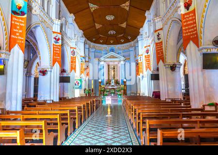 Vista della Chiesa di Mang Lang a Phu Yen, Vietnam. La chiesa fu costruita nel 1892 in stile gotico. Foto Stock