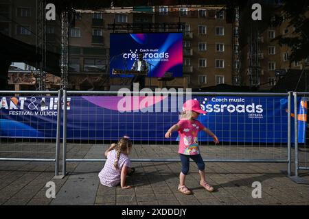 Ostrava, Repubblica Ceca. 21 giugno 2024. N'famady Kouyate, musicista della Guinea, si esibisce durante l'Art & Life - Festival in the Streets, festival internazionale multigenere, a Ostrava, Repubblica Ceca, il 21 giugno, 2024. crediti: Jaroslav Ozana/CTK Photo/Alamy Live News Foto Stock