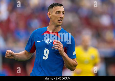 DUSSELDORF, GERMANIA - 21 GIUGNO: La Slovacchia Robert Bozenik guarda durante la partita del gruppo e - UEFA EURO 2024 tra Slovacchia e Ucraina al Merkur Spiel-Arena il 21 giugno 2024 a Dusseldorf, Germania. (Foto di Joris Verwijst/BSR Agency) Foto Stock