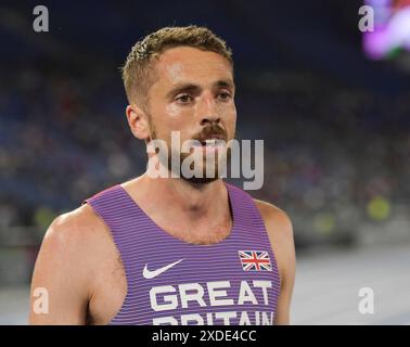 Neil Gourley, Gran Bretagna, gareggia nella finale maschile dei 1500 m ai Campionati europei di atletica leggera, Stadio Olimpico, Roma, Italia - 12 giugno 202 Foto Stock