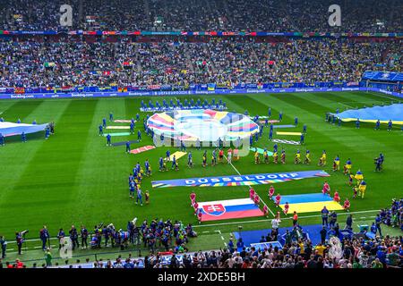 Dusseldorf, Germania. 21 giugno 2024. Cerimonia di apertura prima di una partita di calcio tra le squadre nazionali di Slovacchia e Ucraina nella seconda giornata del gruppo e nella fase a gironi del torneo UEFA Euro 2024, venerdì 21 giugno 2024 a Dusseldorf, Germania. Crediti: Sportpix/Alamy Live News Foto Stock