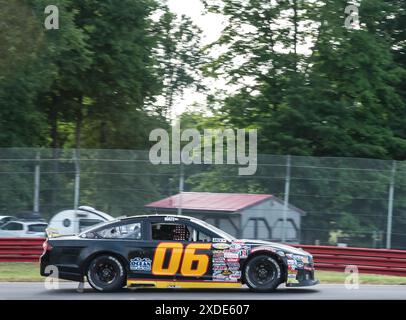 Lexington, Ohio, Stati Uniti. 21 giugno 2024. NATE MOELLER #06 durante la gara NASCAR/ARCA al Mid-Ohio Sports Car Course. WILLIAM SAWALICH #18 ha vinto la gara. (Credit Image: © Scott Hasse/ZUMA Press Wire) SOLO PER USO EDITORIALE! Non per USO commerciale! Foto Stock