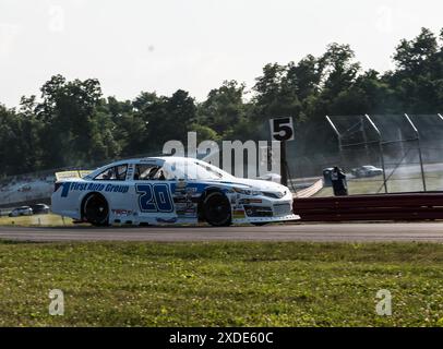 Lexington, Ohio, Stati Uniti. 21 giugno 2024. GIO RUGGIERO #20 durante la gara NASCAR/ARCA presso il Mid-Ohio Sports Car Course. WILLIAM SAWALICH #18 ha vinto la gara. (Credit Image: © Scott Hasse/ZUMA Press Wire) SOLO PER USO EDITORIALE! Non per USO commerciale! Foto Stock