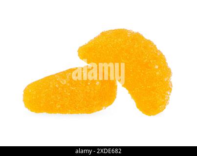 Spuntino con gelatina d'arancia isolato su sfondo bianco. Percorso di ritaglio arancio gelatina Foto Stock