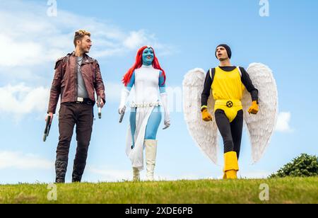 Cosplayer durante il Comic con Yorkshire allo Yorkshire Event Centre, ad Harrogate, Yorkshire. Data foto: Sabato 22 giugno 2024. Foto Stock