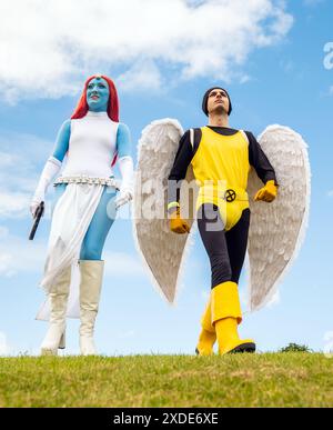 Cosplayer durante il Comic con Yorkshire allo Yorkshire Event Centre, ad Harrogate, Yorkshire. Data foto: Sabato 22 giugno 2024. Foto Stock