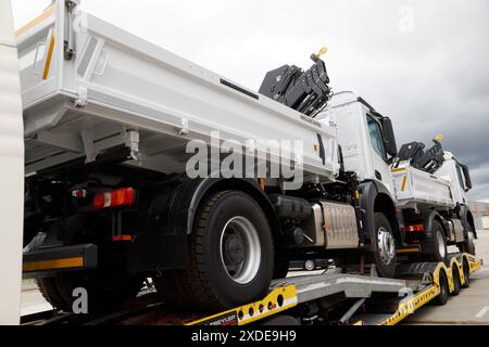 REGIONE DI KIEV, UCRAINA - 20 GIUGNO 2024 - attrezzature speciali donate dalla Germania all'Ucraina per ricostruire le infrastrutture energetiche, regione di Kiev, Ucraina centro-settentrionale Foto Stock