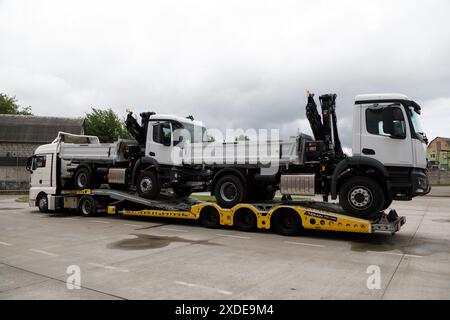REGIONE DI KIEV, UCRAINA - 20 GIUGNO 2024 - attrezzature speciali donate dalla Germania all'Ucraina per ricostruire le infrastrutture energetiche, regione di Kiev, Ucraina centro-settentrionale Foto Stock