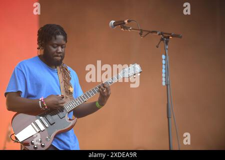 Praga, Repubblica Ceca. 20 giugno 2024. Il cantante e cantautore britannico Michael Kiwanuka si esibisce dal vivo sul palco durante il primo giorno del festival musicale estivo all'aperto Metronome Praga 2024. Credito: SOPA Images Limited/Alamy Live News Foto Stock