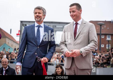 Danimarca. 22 giugno 2024. King Frederik X, Left, e il ministro dei trasporti Thomas Danielsen come re Frederik X apre un'estensione della linea M4 della metropolitana a Sydhavn e Valby a Copenaghen, Danimarca, sabato 22 giugno 2024. Dopo quasi sei anni di lavori di costruzione, stanno aprendo cinque nuove stazioni della metropolitana Credit: Ritzau/Alamy Live News Foto Stock