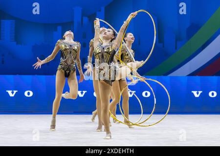 Assago, Italia. 21 giugno 2024. Team China durante la Coppa del mondo di ginnastica ritmica FIG, all'Unipol Forum di Milano il 21 giugno 2024 durante la ginnastica ritmica - Coppa del mondo 2024 gruppo 5 Hoops, ginnastica ad Assago, Italia, 21 giugno 2024 Credit: Independent Photo Agency Srl/Alamy Live News Foto Stock