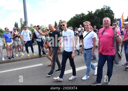 Teilnehmer Verena Dietl Buergermeisterin Dieter Reiter Oberbuergermeister Dominik Krause Buergermeister Sebastian Mueller Thomas Niedebuehl Stadtrat Muenchen 22.06.2024 Cornelius Bruecke CSD Politk Parade Muenchen *** partecipanti Verena Dietl Mayor Dieter Reiter Lord Mayor Dominik Krause Mayor Sebastian Mueller Thomas Niedebuehl Monaco di Baviera Consiglio comunale 22 06 2024 Cornelius Bruecke CSD Politk Parade di Monaco Foto Stock