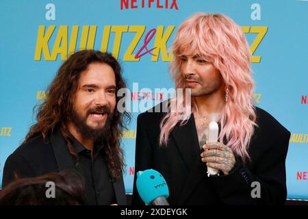 Bill Kaulitz e Tom Kaulitz alla prima del reality Kaulitz & Kaulitz (Netflix) al cinema Delphi di Berlino il 21 giugno 2024 Foto Stock