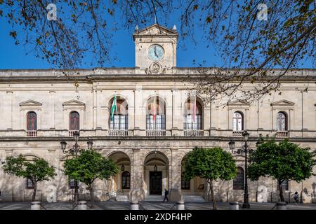 Facciata storica dell'Ayuntamiento de Sevilla a Siviglia, Spagna. Splendidi dettagli architettonici e paesaggio urbano. Perfetto per i punti di riferimento spagnoli e per lui Foto Stock