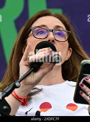 LONDRA, REGNO UNITO. 22 giugno 2024. Tanya Steele CBE del WWF UK al raduno di Restore Nature Now in Parliament Square, Londra, Regno Unito. Credito: Vedi li/Picture Capital/Alamy Live News Foto Stock