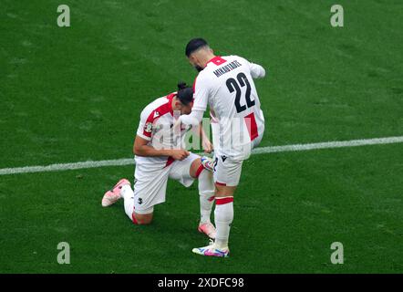 Georges Mikautadze della Georgia bejubelt Sein erstes Tor fŸr Seine mannschaft mit Giorgi Kochorashvili della Georgia UEFA EURO 2024 incontro a gironi tra Turkiye e Georgia alla Dortmund Football Arena il 18 giugno 2024 a Dortmund, Germania. Vorrundenspiel TŸrkei vs Georgien Copyright by : sampics Photographie Bierbaumstrasse 6 81243 MŸnchen TEL.: ++49/89/82908620 , FAX : ++49/89/82908621 , e-mail : sampics@t-online.de Bankverbindung : Hypovereinsbank MŸnchen Konto : 1640175229 , BLZ 70020270 IBAN : DE78700202701640175229 BIC : HYVEDEMMXXX weitere motive finsie : www.augenklick.de Foto Stock