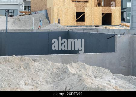 Costruzione di una casa unifamiliare suburbana: Progresso della fase di fondazione Foto Stock