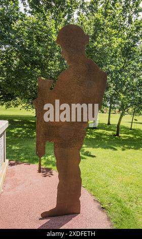 Per non dimenticare Soldier, National Memorial Arboretum, Alrewa, Lichfield, Staffordshire Foto Stock