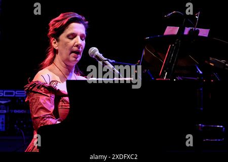 Teatro Albeniz, Madrid, Spagna. 22 giugno 2024. Universal Music Festival 2024. Concerto di Dulce Pontes, cantante e compositore fado portoghese. Crediti: EnriquePSans/Alamy Live News Foto Stock