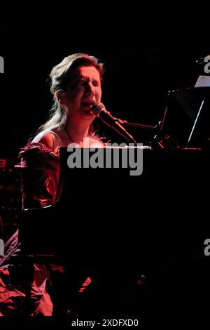 Teatro Albeniz, Madrid, Spagna. 22 giugno 2024. Universal Music Festival 2024. Concerto di Dulce Pontes, cantante e compositore fado portoghese. Crediti: EnriquePSans/Alamy Live News Foto Stock