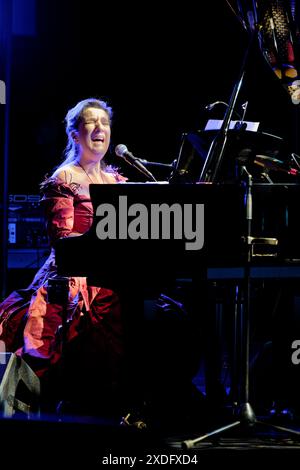 Teatro Albeniz, Madrid, Spagna. 22 giugno 2024. Universal Music Festival 2024. Concerto di Dulce Pontes, cantante e compositore fado portoghese. Crediti: EnriquePSans/Alamy Live News Foto Stock