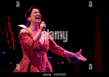 Teatro Albeniz, Madrid, Spagna. 22 giugno 2024. Universal Music Festival 2024. Concerto di Dulce Pontes, cantante e compositore fado portoghese. Crediti: EnriquePSans/Alamy Live News Foto Stock