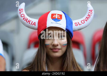 Tifoso della Slovacchia prima della partita di calcio della fase e a gironi di Euro 2024 tra Slovacchia e Ucraina allo stadio Dusseldorf Arena di Dusseldorf (Germania), 21 giugno 2024. Foto Stock