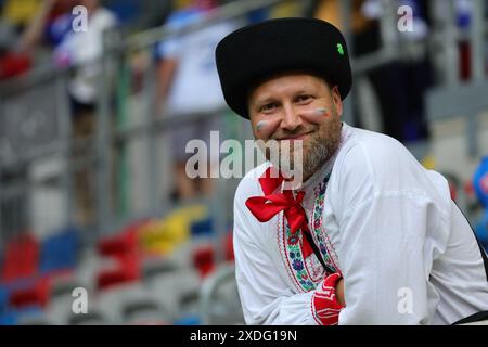 Tifoso della Slovacchia prima della partita di calcio della fase e a gironi di Euro 2024 tra Slovacchia e Ucraina allo stadio Dusseldorf Arena di Dusseldorf (Germania), 21 giugno 2024. Foto Stock