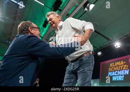 Vienna, Vienna, Austria. 22 giugno 2024. JOHANNES RAUCH e WERNER KOGLER al 46° Congresso federale dei Verdi austriaci in preparazione delle elezioni del consiglio nazionale di settembre con il motto PROTEZIONE DEL CLIMA: LO STIAMO FACENDO! (Credit Image: © Andreas Stroh/ZUMA Press Wire) SOLO PER USO EDITORIALE! Non per USO commerciale! Foto Stock