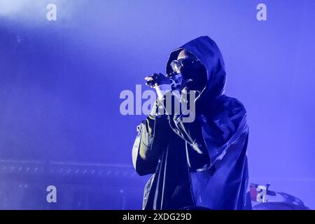 Newport, Isle of Wight Regno Unito 21 giugno 2024 il musicista e cantante inglese Keith Andrew Palmer meglio conosciuto con il nome d'arte Maxim Reality si esibisce dal vivo sul palco con la band di musica elettronica The Prodigy al festival Isle of Wight 21 giugno 2024 Foto Stock