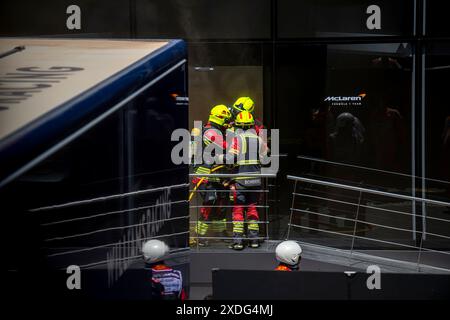 Montmelo, Spagna, 22 giugno 2024, fuoco in McLaren Motorhome al Gran Premio di Spagna. Qualifica, round 10 del campionato di Formula 1 2024. Crediti: Michael Potts/Alamy Live News Foto Stock