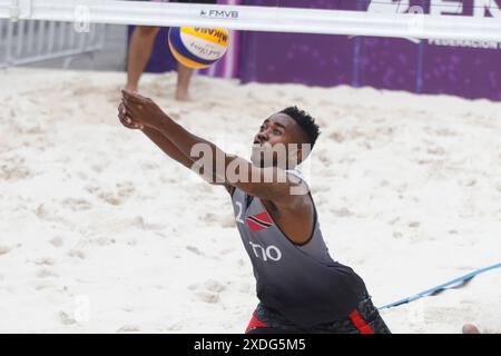 Tlaxcala, Ciudad de Mexico, Messico. 22 giugno 2024. Stephen Enile #2 del Team Trinidad e Tobago gareggia contro il Team Guatemala durante la partita maschile di Norceca 2024 Beach Volley Olympic Qualification Tournament . Guatemala sconfitte del Team Trinidad e Tobago 2 a 0. (Credit Image: © Essene Hernandez/eyepix via ZUMA Press Wire) SOLO PER USO EDITORIALE! Non per USO commerciale! Foto Stock