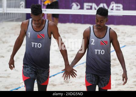 Tlaxcala, Ciudad de Mexico, Messico. 22 giugno 2024. Stephen Enile #2 e Joel Theodore #1 del Team Trinidad e Tobago festeggiano contro il Team Guatemala durante la partita maschile del Torneo di qualificazione Olimpica di Beach volley Norceca 2024. Guatemala sconfitte del Team Trinidad e Tobago 2 a 0. (Credit Image: © Essene Hernandez/eyepix via ZUMA Press Wire) SOLO PER USO EDITORIALE! Non per USO commerciale! Foto Stock