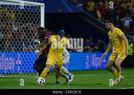 Colonia, Germania. 22 giugno 2024. Jeremy Doku (Belgio)Andrei Ratiu (Romania)Florin Nita (Romania)Radu Dragusin (Romania) durante la partita UEFA Euro Germany 2024 tra Belgio 2-0 Romania allo Stadio di Colonia il 22 giugno 2024. Crediti: Maurizio Borsari/AFLO/Alamy Live News Foto Stock