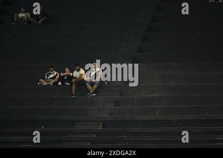 Rio De Janeiro, Brasile. 22 giugno 2024. RJ - RIO DE JANEIRO - 06/22/2024 - BRASILIANO A 2024, VASCO x SAN PAOLO - VASCO tifosi durante una partita contro San Paolo allo stadio Sao Januario per il campionato brasiliano A 2024. Foto: Jorge Rodrigues/AGIF (foto di Jorge Rodrigues/AGIF/Sipa USA) credito: SIPA USA/Alamy Live News Foto Stock