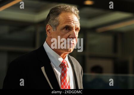 New York. 11 giugno 2024. L'ex governatore Andrew Cuomo (democratico di New York) parte dall'edificio degli uffici della Casa di Thomas Oâ Neil dopo aver passato la giornata a testimoniare davanti a un panel della camera per quanto riguarda la sua risposta COVID-19 nelle case di cura, martedì 11 giugno 2024. Credito: Aaron Schwartz/CNP (RESTRIZIONE: NO Daily mail. NESSUN giornale di New York o New Jersey o giornali entro un raggio di 75 miglia da New York City.) Credito: dpa/Alamy Live News Foto Stock