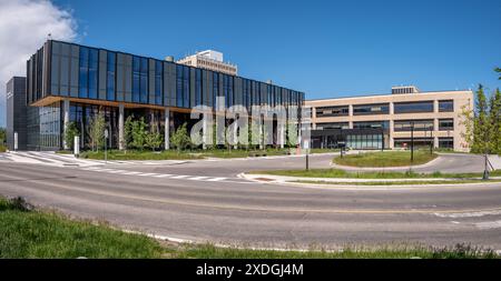 Calgary, Alberta - 20 giugno 2024: Esterno dell'edificio Haskayne School of Business nel campus. Foto Stock