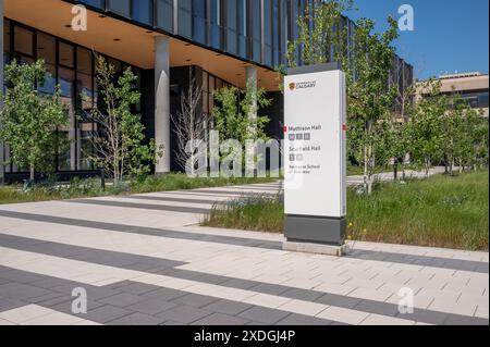 Calgary, Alberta - 20 giugno 2024: Esterno dell'edificio Haskayne School of Business nel campus. Foto Stock