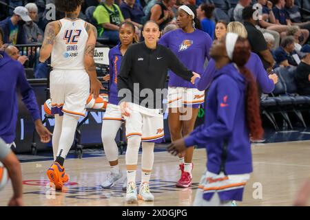 Minneapolis, Minnesota, Stati Uniti. 22 giugno 2024. La guardia dei Phoenix Mercury DIANA TAURASI #3 guarda durante l'intervallo in una partita WNBA tra i Minnesota Lynx e i Phoenix Mercury al Target Center, i Lynx hanno vinto 73-60. (Immagine di credito: © Steven Garcia/ZUMA Press Wire) SOLO PER USO EDITORIALE! Non per USO commerciale! Foto Stock