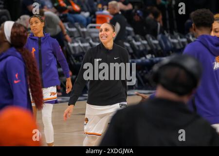 Minneapolis, Minnesota, Stati Uniti. 22 giugno 2024. La guardia dei Phoenix Mercury DIANA TAURASI #3 guarda durante l'intervallo in una partita WNBA tra i Minnesota Lynx e i Phoenix Mercury al Target Center, i Lynx hanno vinto 73-60. (Immagine di credito: © Steven Garcia/ZUMA Press Wire) SOLO PER USO EDITORIALE! Non per USO commerciale! Foto Stock