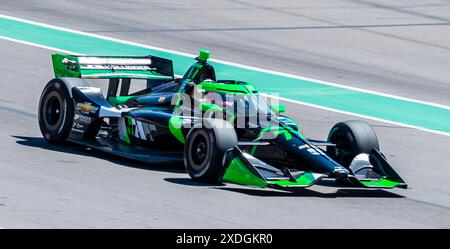22 giugno 2024 Monterey, CA, U.S.A. Juncos Hollinger Racing pilota Romain Grosjean di francese (77) in arrivo alla prima curva durante il Firestone Grand Prix di Monterey IndyCar Practice 2 al WeatherTech Raceway Laguna Seca Monterey, CA Thurman James/CSM Foto Stock