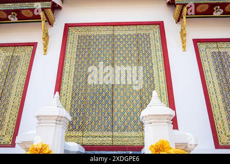 Un punto di riferimento del Wat Ratchabophit Sathit Maha Simaram a Bangkok, Thailandia. Un posto che tutti in ogni religione possono visitare. Foto Stock