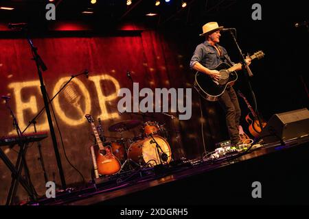 Kevin Lawson si esibisce dal vivo per Eddie Owen Presents al Red Clay Music Foundry di Duluth, Georgia. (USA) Foto Stock