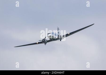 Aereo Douglas DC3 dell'era della seconda guerra mondiale al Vaasa Airshow in Finlandia Foto Stock