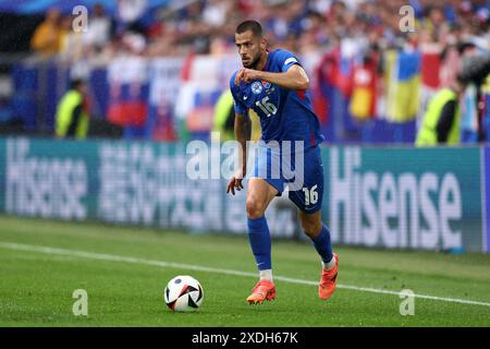 David Hancko della Slovacchia in azione durante la partita UEFA Euro 2024 del gruppo e tra Slovacchia e Ucraina alla Dusseldorf Arena il 21 giugno 2024 a Dusseldorf, Germania. Foto Stock