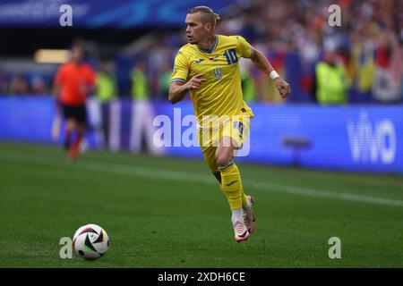 Mykhailo Mudryk dell'Ucraina in azione durante la partita UEFA Euro 2024 del gruppo e tra Slovacchia e Ucraina alla Dusseldorf Arena il 21 giugno 2024 a Dusseldorf, Germania. Foto Stock